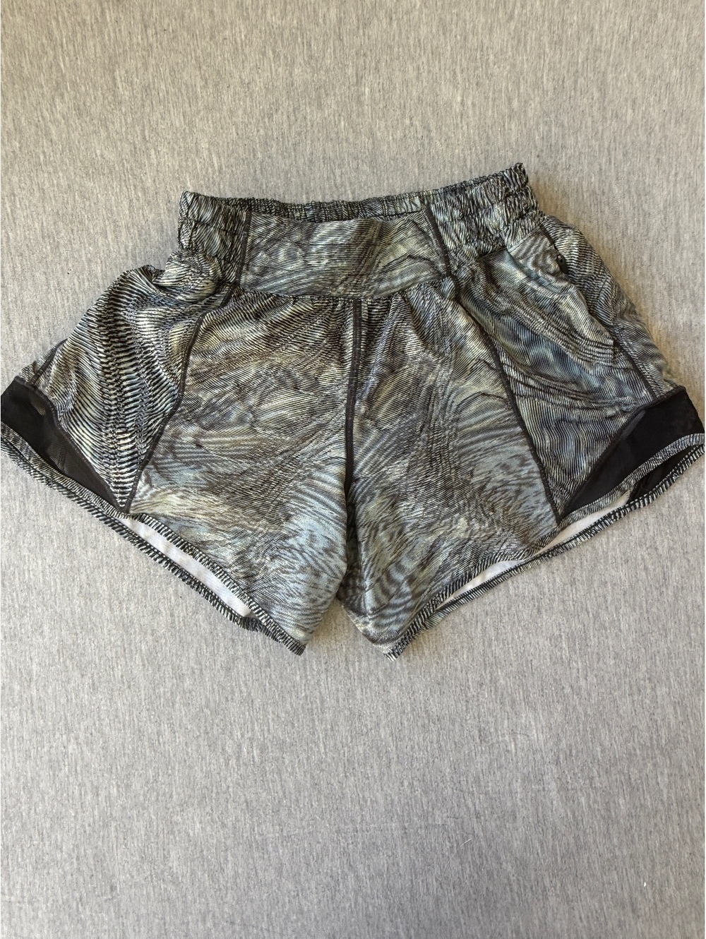 Lululemon Athletic Shorts size 2 Gray Black Pattern Size 2